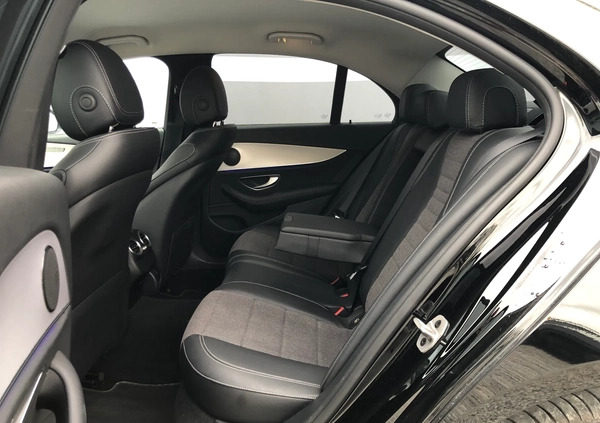 Mercedes-Benz Klasa E cena 199999 przebieg: 65872, rok produkcji 2021 z Olesno małe 407